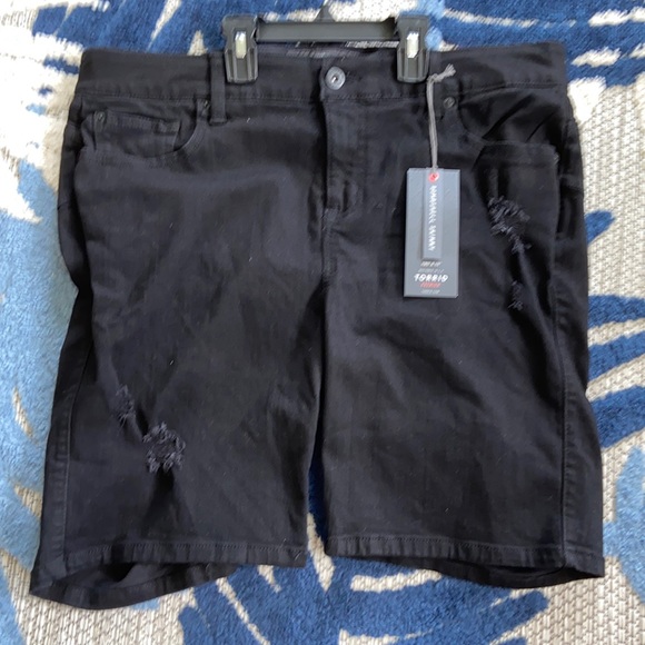 Torrid Premium Bombshell Skinny Black 